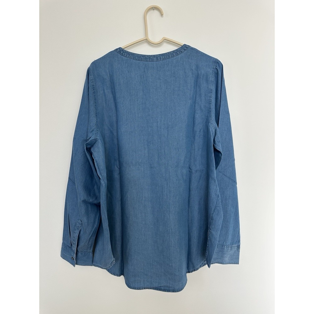 Croft & Borrow Women's 0X  V-Neck Pintuck Popover Tunic Jean Shirt - Picture 2 of 4